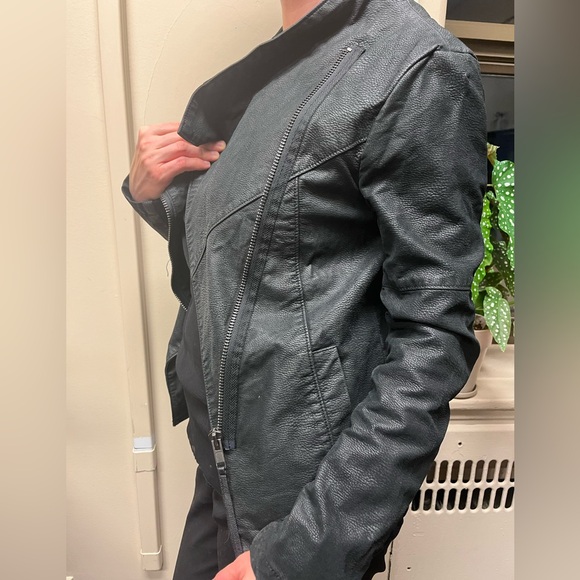 Black Jacket Women's - Picture 4 of 12